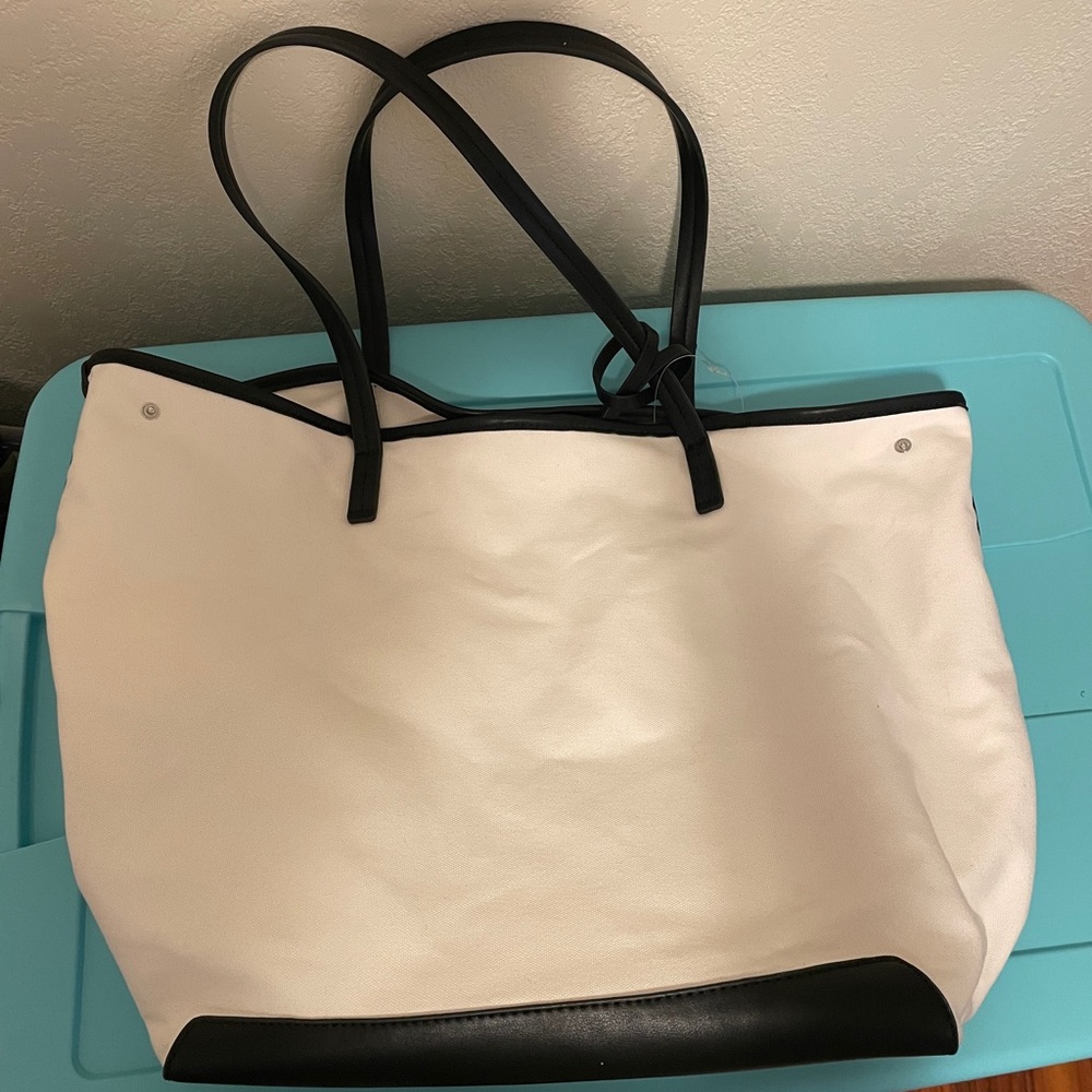 Aqua Bloomingdale’s brand vacation tote